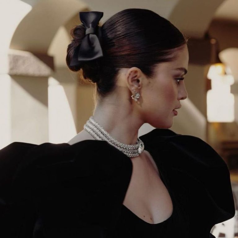 Effortless Elegance: The Benefits of a Sleek Oil Hair Bun for the Office and Parties